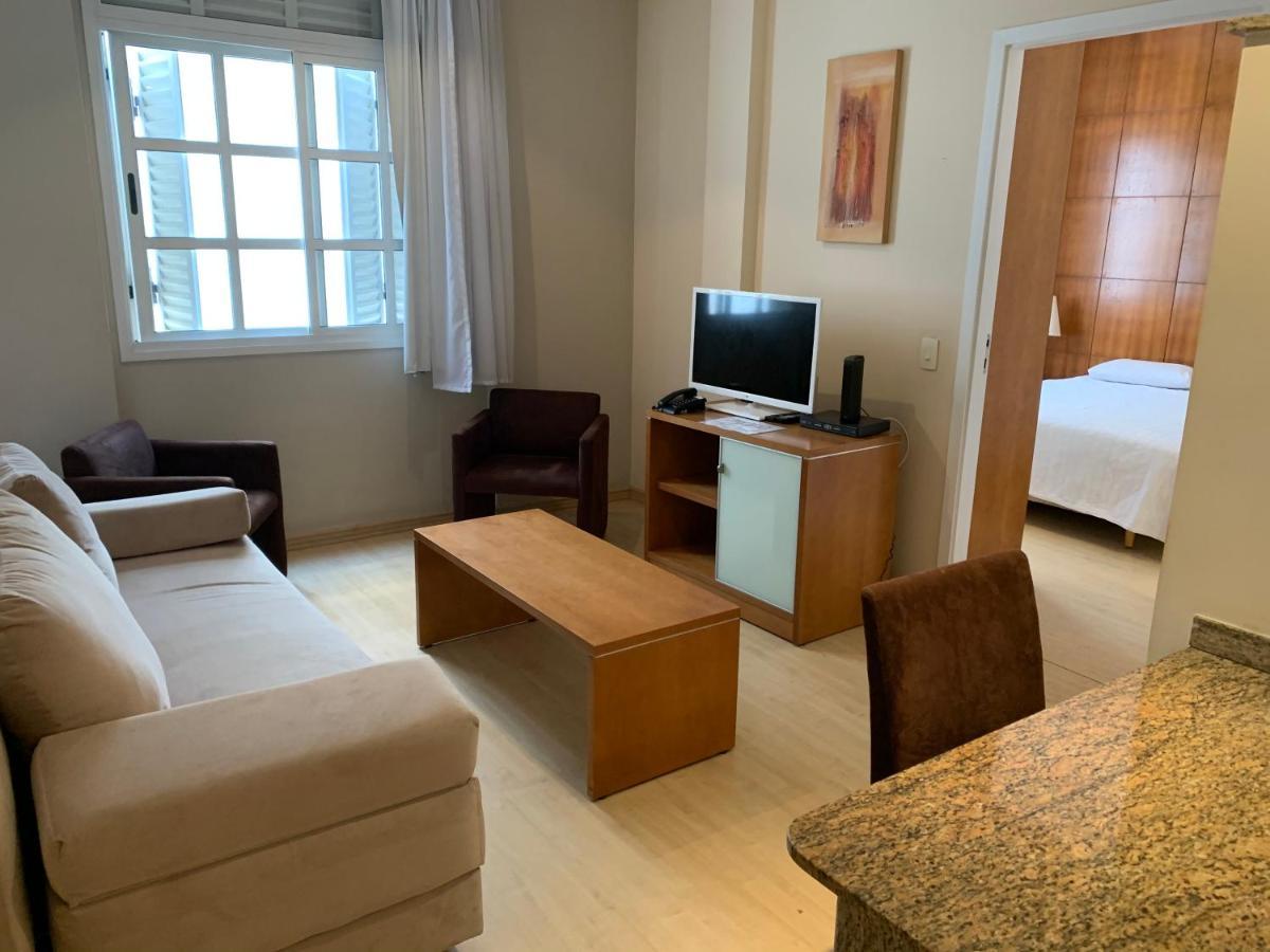 Residencial Com Servicos 45 Metros Decorado Com Sala, E Cozinha Na Quadra Da De Copacabana Apartemen *